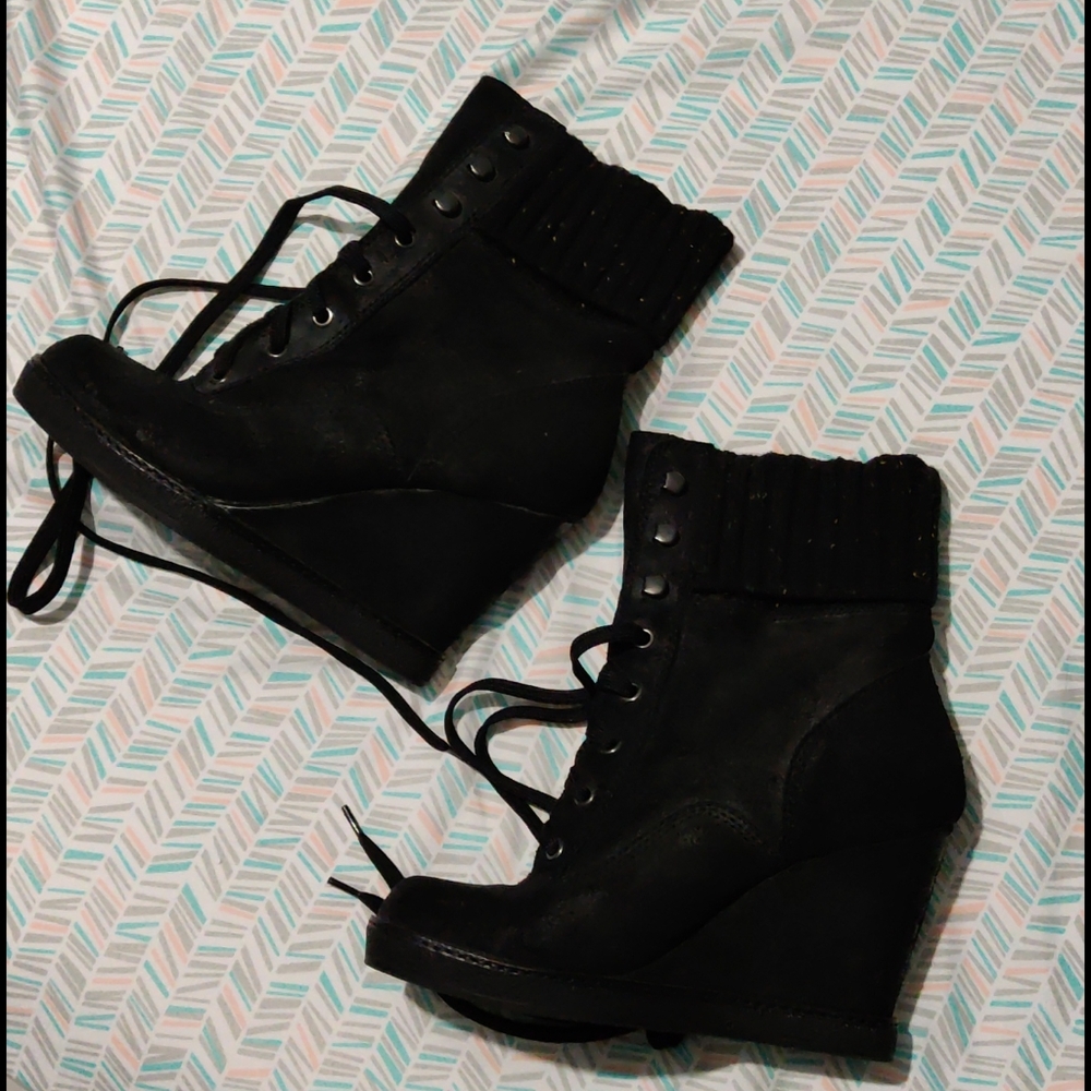 ALDO 7.5 black wedge winter laced boots